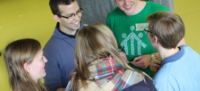 Im Gespräch bei einem Confronto-Jugendtreffen